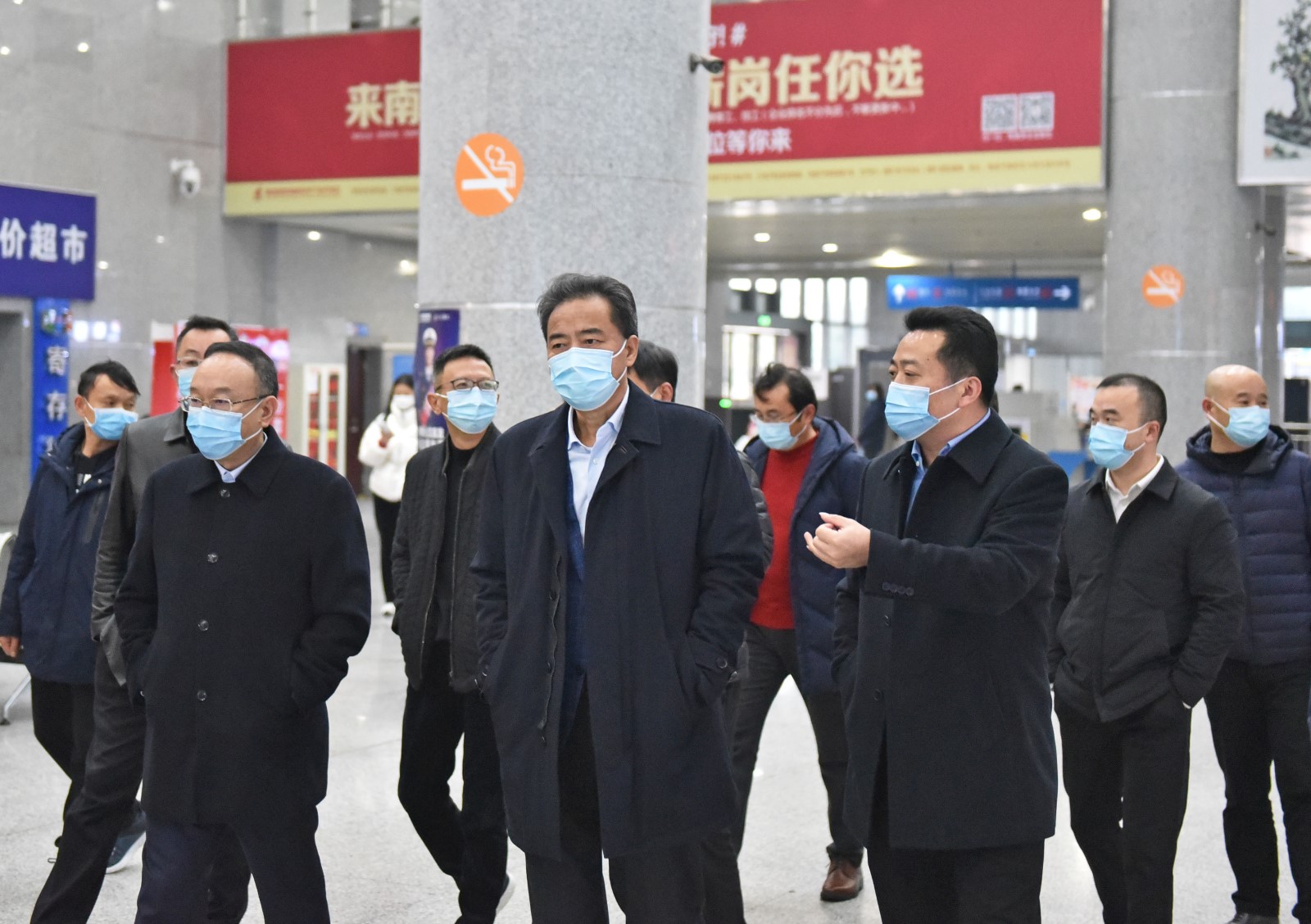 邓建新一行检查南昌长途汽车西站雨雪冰冻天气安全生产