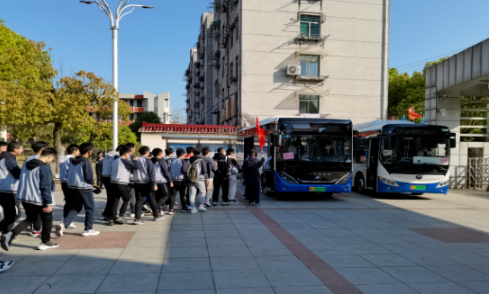 含山长运公交公司承接学校旅游包车