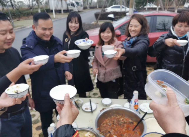 一线报道 || 鹰潭公交：生活驿站飘出饺子香