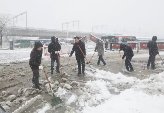 马鞍山长客 积极应对暴雪天气