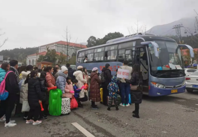 九江长运：沙河公司多措并举 为赏雪游客保驾护航