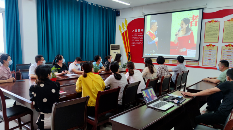 新余公交  组织观看新余市庆“五一”暨先进模范事迹云分享会