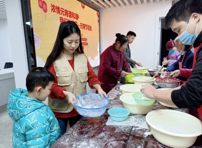 浓情元宵谱和谐 文明共建送温暖