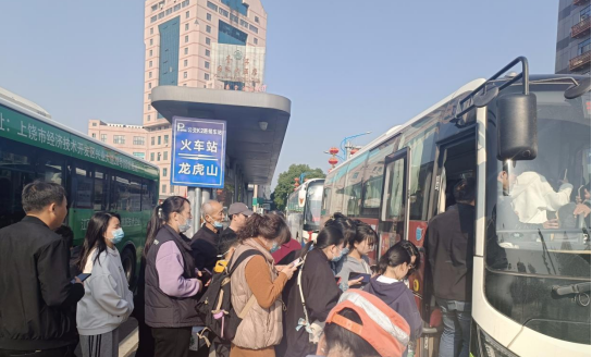 鹰潭公交：多措并举 有力保障市民旅游出行