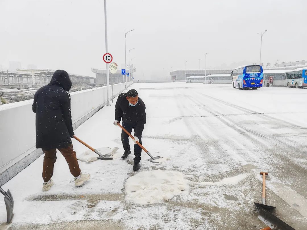 马鞍山长客：大雪寒潮 温暖护航